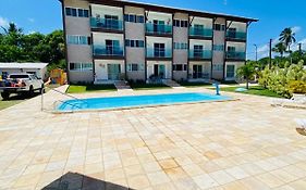Apartamento encantador térreo em condomínio fechad
